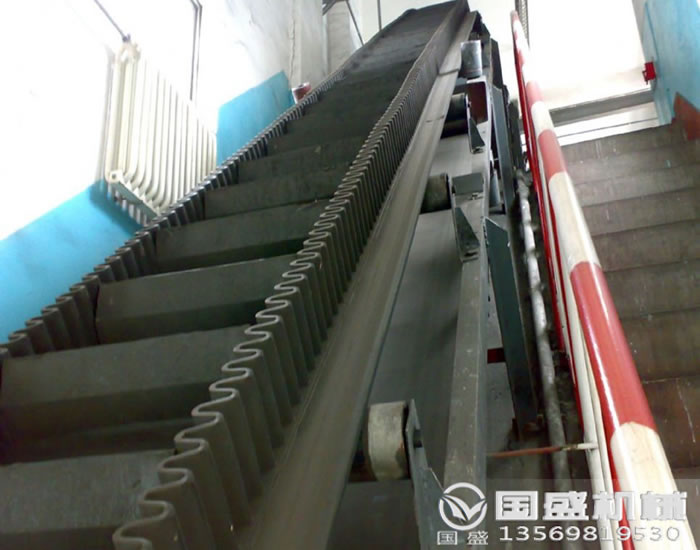 傾角爬坡皮帶機(jī) 傾角爬坡皮帶機(jī)